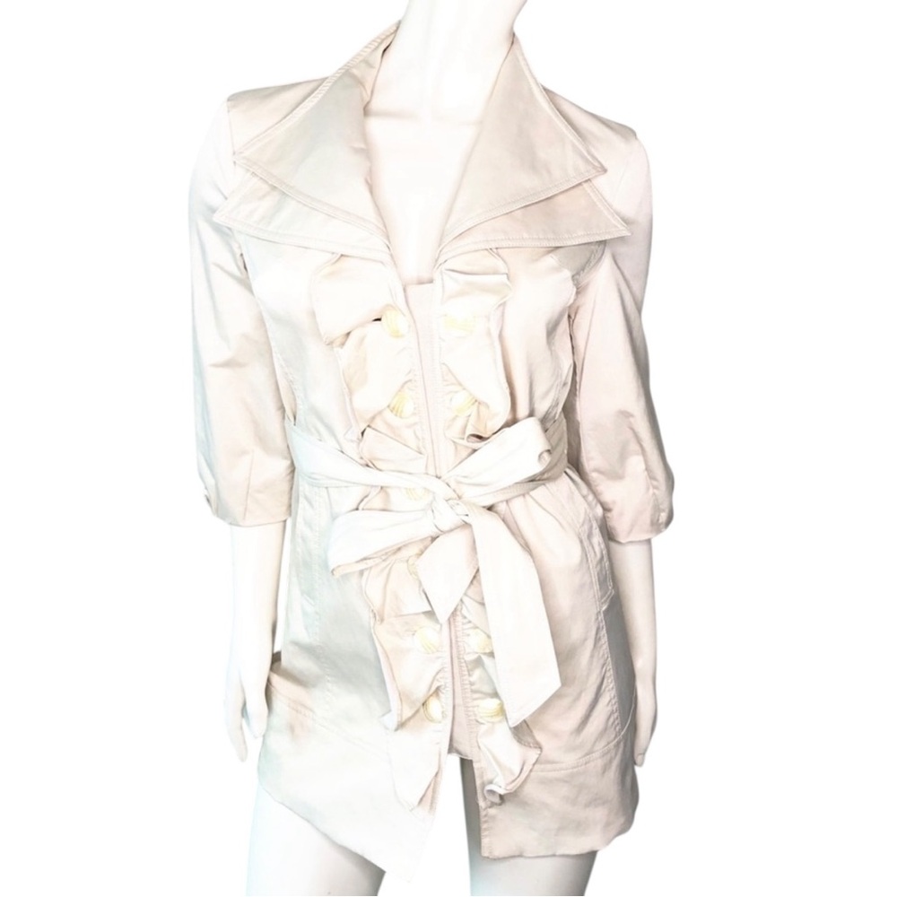 Venezia Milano Cream Trench Coat with Wide Lapel and Belt